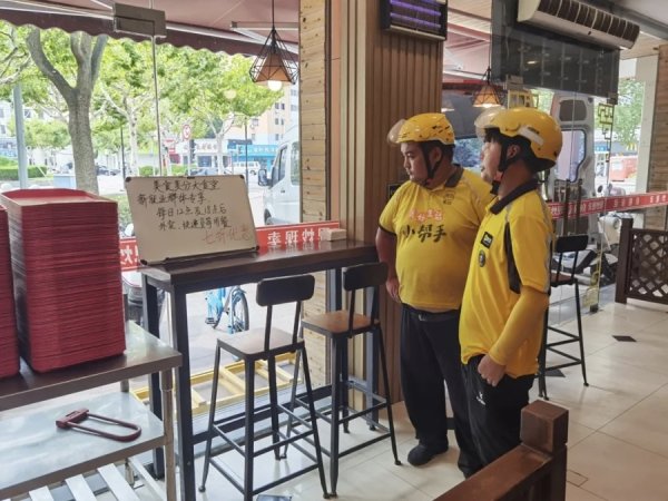 配资知名股票配资门户 书记变身“探店主播”！这个街区的“红色管家”让烟火气更旺了